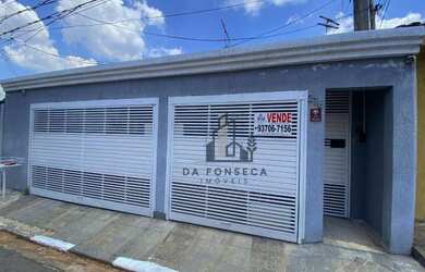 Imagem: A casa possui 3 Dormitórios, 2 Banheiros, 3 Vagas na garagem