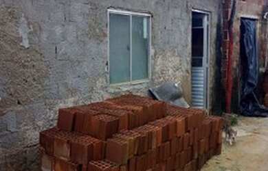 Imagem: A casa possui 1 Dormitório, 1 Banheiro e 96m² de Área e está