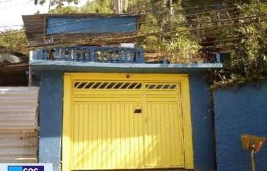 Imagem: A casa possui 2 Dormitórios, 1 Banheiro, 2 Vagas na garagem