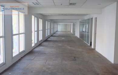 Imagem: O depósito possui 5 Vagas na garagem, 516m² de Área e está