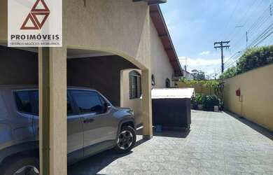 Imagem: A casa para alugar possui 3 Dormitórios, 1 Banheiro, 5 Vagas