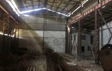 Imagem: O depósito possui 5 Vagas na garagem, 2.200m² de Área e