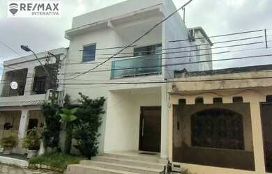 Imagem: A casa possui 4 Dormitórios, 4 Banheiros, 1 Vaga na garagem