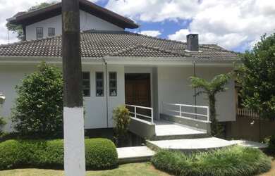 Imagem: A casa em condomínio possui 4 Dormitórios, 3 Banheiros, 4