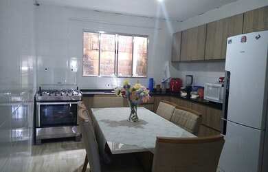 Imagem 1: Três Casas para Renda em Boa Localização no Jardim Zaira em Mauá/SP...