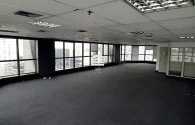 Imagem: O depósito possui 5 Vagas na garagem, 396m² de Área e está