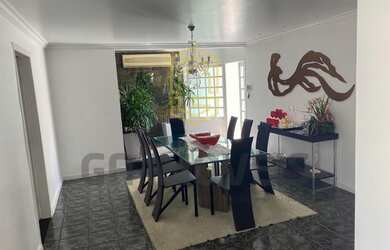 Imagem: A casa possui 4 Dormitórios, 1 Banheiro e 157m² de Área e