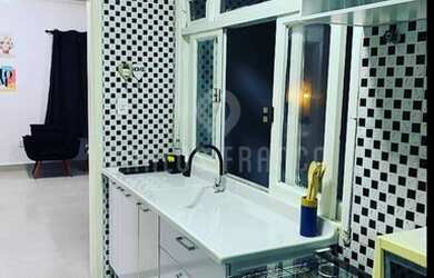 Imagem: O apartamento possui 2 Dormitórios, 1 Banheiro, 1 Vaga na garagem