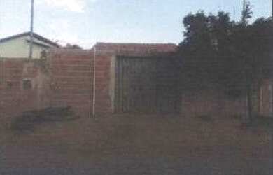 Imagem: A casa possui 2 Dormitórios, 1 Banheiro, 200m² de Área e