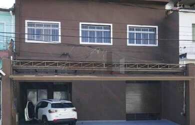 Imagem: O depósito possui 5 Vagas na garagem, 833m² de Área e está