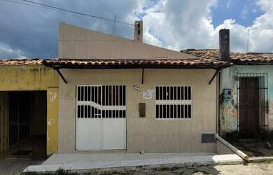 Imagem: A casa possui 2 Dormitórios, 1 Banheiro, 100m² de Área e