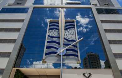 Imagem: O apartamento possui 4 Dormitórios, 1 Banheiro, 2 Vagas na