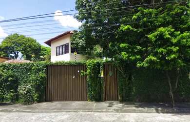 Imagem: A casa possui 3 Dormitórios, 5 Banheiros, 3 Vagas na garagem