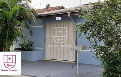 Imagem: A casa possui 2 Dormitórios, 1 Banheiro, 2 Vagas na garagem