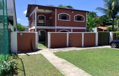 Imagem: A casa possui 4 Dormitórios, 3 Banheiros, 2 Vagas na garagem