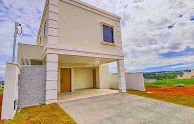 Imagem: A casa em condomínio possui 4 Dormitórios, 4 Banheiros, 4