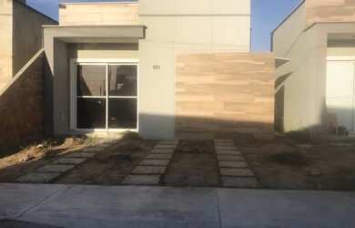 Imagem: A casa em condomínio possui 2 Dormitórios, 1 Banheiro, 2 Vagas