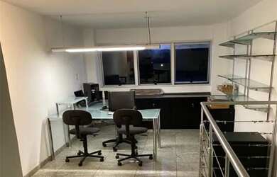 Imagem: O depósito possui 2 Vagas na garagem, 71m² de Área, Imóvel