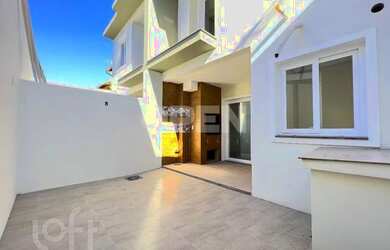 Imagem: A casa possui 3 Dormitórios, 2 Banheiros, 125m² de Área e