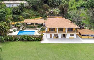 Imagem: A chácara possui 618m² de Área e está localizado em Portão