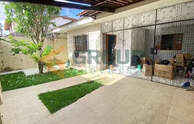 Imagem: A casa possui 5 Dormitórios, 3 Banheiros, 1 Vaga na garagem