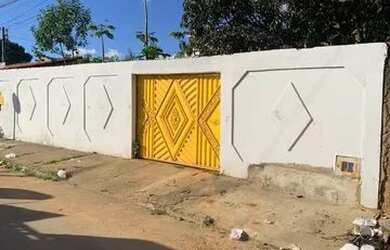 Imagem: A casa possui 2 Dormitórios, 1 Banheiro, 5 Vagas na garagem