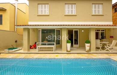 Imagem: A casa em condomínio possui 4 Dormitórios, 5 Banheiros, 4