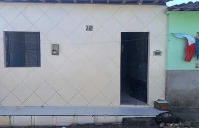 Imagem: A casa possui 2 Dormitórios e 1 Banheiro e está localizado