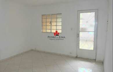 Imagem: A casa possui 2 Dormitórios, 1 Banheiro, 1 Vaga na garagem