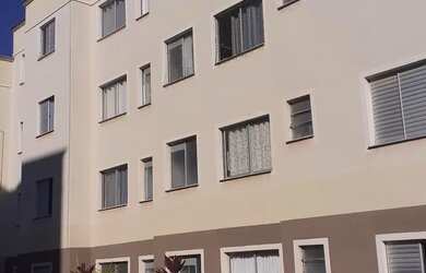 Imagem: O apartamento possui 2 Dormitórios, 1 Banheiro, 1 Vaga na garagem