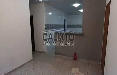 Imagem: A casa possui 4 Dormitórios, 1 Banheiro, 3 Vagas na garagem