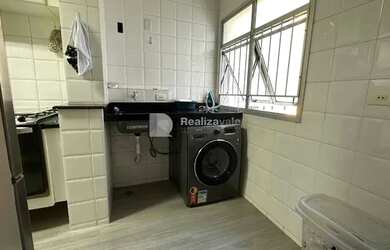 Imagem: O apartamento possui 3 Dormitórios, 1 Banheiro, 2 Vagas na