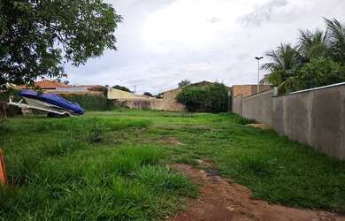 Imagem: O terreno possui 826m² de Área e está localizado em Fronteira