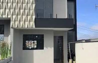 Imagem: A casa possui 3 Dormitórios, 3 Banheiros, 4 Vagas na garagem