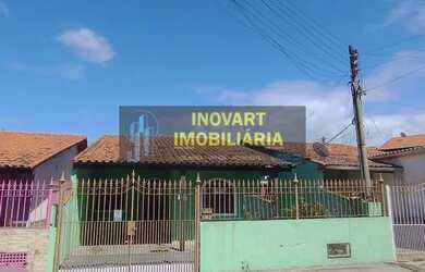 Imagem: A casa possui 2 Dormitórios, 2 Banheiros, 2 Vagas na garagem