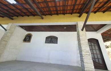 Imagem: A casa possui 2 Dormitórios, 2 Banheiros, 200m² de Área e