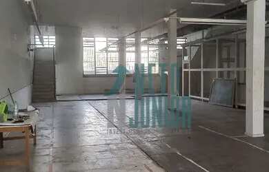 Imagem: O depósito possui 5 Vagas na garagem, 672m² de Área e está