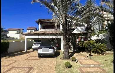 Imagem: A casa em condomínio possui 3 Dormitórios, 1 Banheiro, 5 Vagas