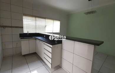 Imagem 2: Casa em condomínio com 3 quartos sendo 2 suítes disponível para venda...