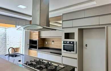 Imagem: A casa em condomínio possui 3 Dormitórios, 3 Banheiros, 2