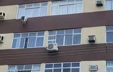 Imagem: O apartamento possui 3 Dormitórios, 1 Banheiro, 1 Vaga na garagem