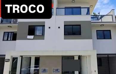 Imagem: A casa possui 3 Dormitórios, 3 Banheiros, 2 Vagas na garagem