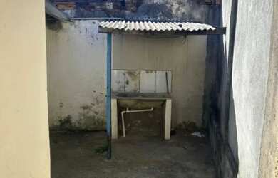 Imagem: A casa possui 2 Dormitórios, 2 Banheiros, 1 Vaga na garagem