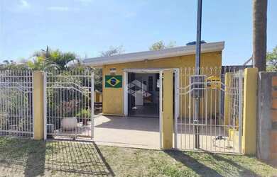 Imagem: A casa possui 3 Dormitórios, 3 Banheiros, 3 Vagas na garagem