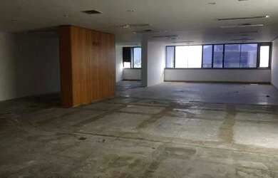 Imagem: O depósito possui 1 Vaga na garagem, 203m² de Área e está