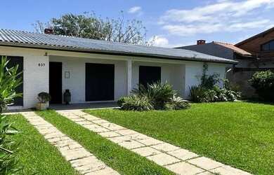 Imagem: A casa possui 5 Dormitórios, 3 Banheiros, 3 Vagas na garagem