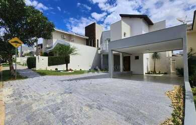 Imagem: A casa em condomínio possui 3 Dormitórios, 3 Banheiros, 4