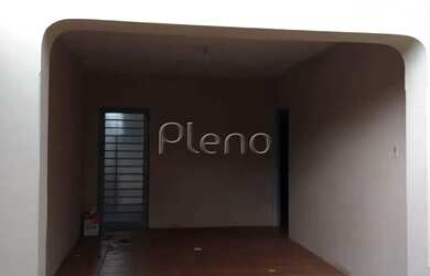 Imagem: A casa possui 3 Dormitórios, 1 Banheiro, 3 Vagas na garagem