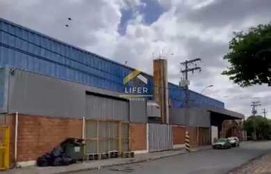 Imagem: O depósito possui 5 Vagas na garagem, 3.435m² de Área e