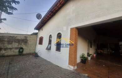 Imagem: A casa possui 2 Dormitórios, 1 Banheiro, 4 Vagas na garagem